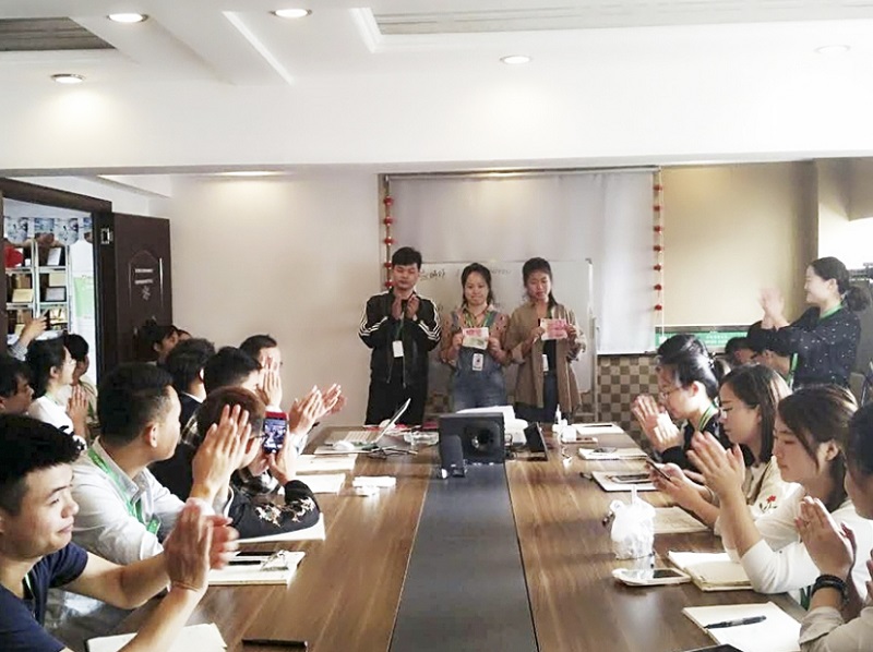 【塔孜頭條】對(duì)不起，今天早會(huì)我們又發(fā)錢了！