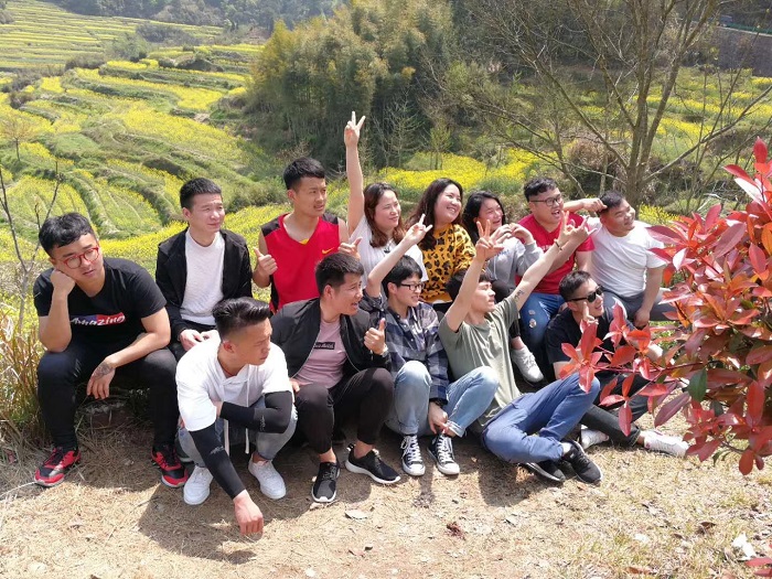 塔孜——青春同行共攜手，塔孜春游進行時