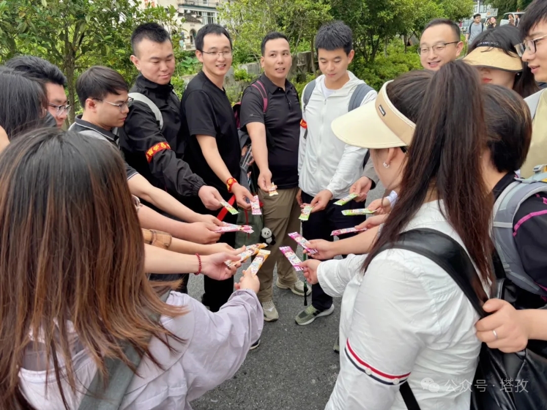 團(tuán)隊(duì).jpg 團(tuán)隊(duì).jpg